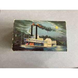 Vintage Avon Side Wheeler Wild Country After Shave Riverboat Decanter Bottle
